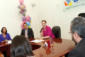 SEDIF entrega en adopción a niñas