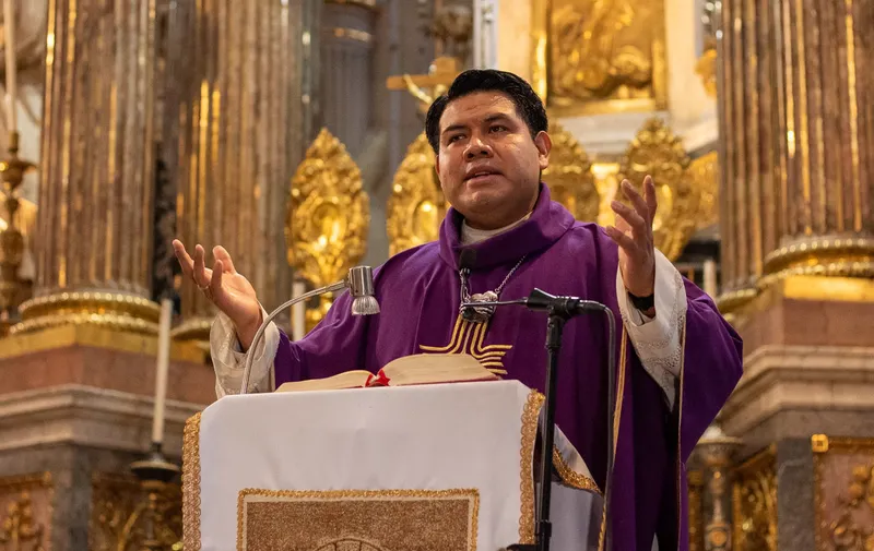 La Catedral de Puebla reunió a cientos de creyentes en una emotiva misa del Miércoles de Ceniza