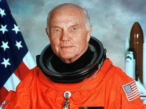 Muere John Glenn, primer astronauta de EEUU en orbitar alrededor de la tierra