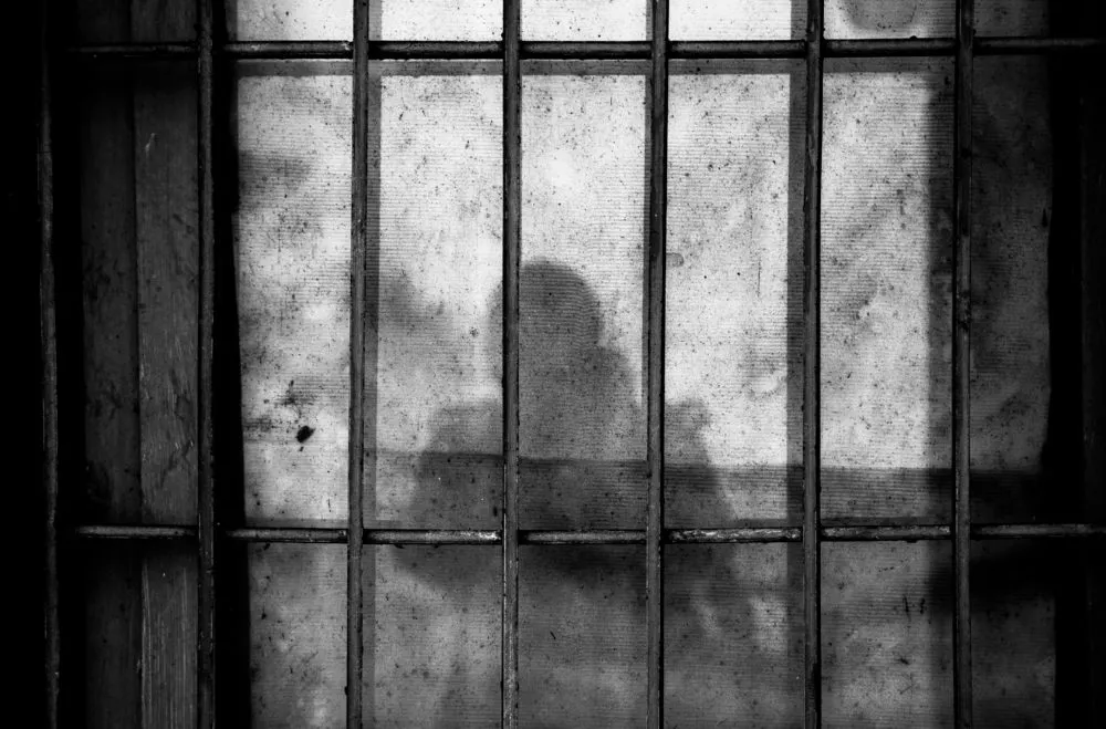 Mujer en una cárcel