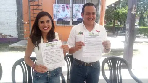 Karina Romero e Iván Galindo firmaron dos cartas compromiso