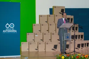 Alfonso Esparza reafirma compromiso con preparatorias BUAP