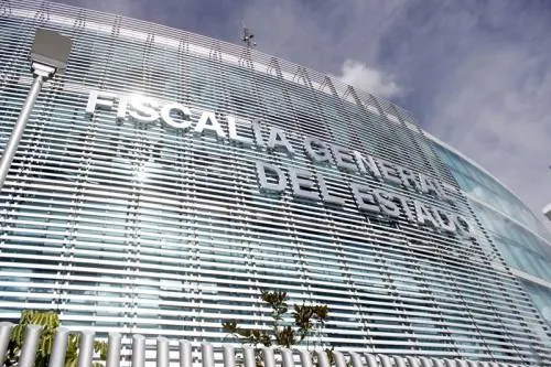 Vinculan a proceso a dos sujetos detenidos en posesión de un vehículo robado y droga