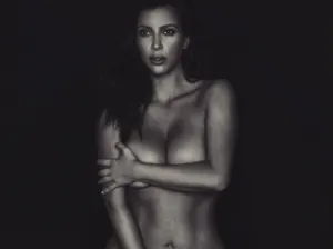 Kim Kardashian de nuevo comparte foto desnuda