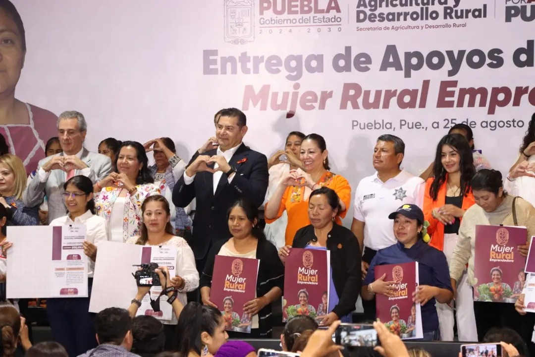Participación y liderazgo de mujeres, primordial para desarrollo de Puebla: Laura Artemisa García