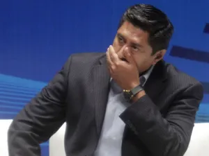 Huepa y Escobedo irán a campaña pero seguirán cobrando en el Congreso