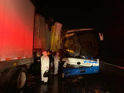Trágico choque de autobús de pasajeros dejó saldo de 26 heridos en Teziutlán