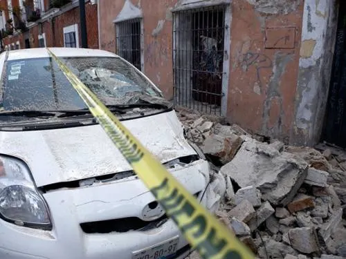 Al menos 138 muertos por sismo de 7.1 grados