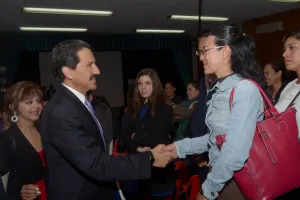 Brindar una formación integral, prioridad de la BUAP: Esparza
