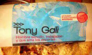 Tony Gali hace proselitismo al filo de la ley