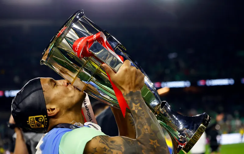 León