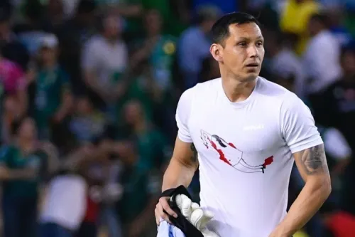 Liga MX sancionaría a Rodolfo Cota por playera en apoyo a #NiUnaMenos