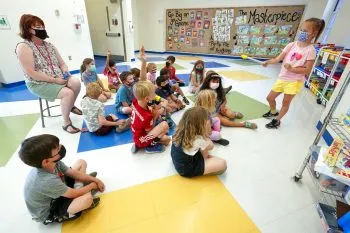 Cubrebocas dejarán de ser obligatorios en escuelas de Nueva York