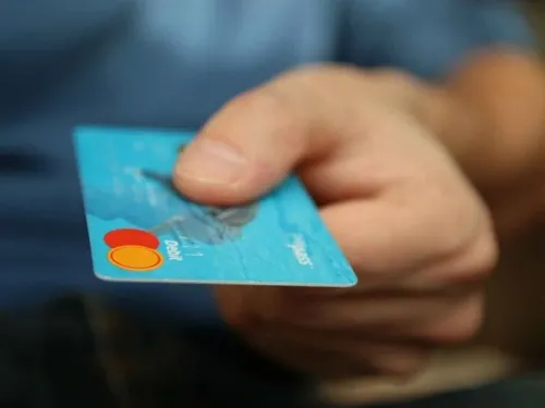Reportan fallas en sistema de pago con tarjeta