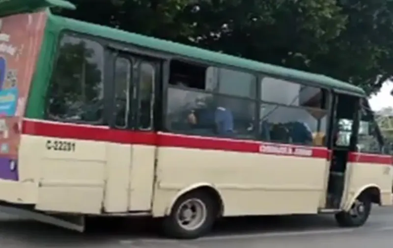 Hombre pierde la vida mientras estaba a bordo de una unidad de transporte público