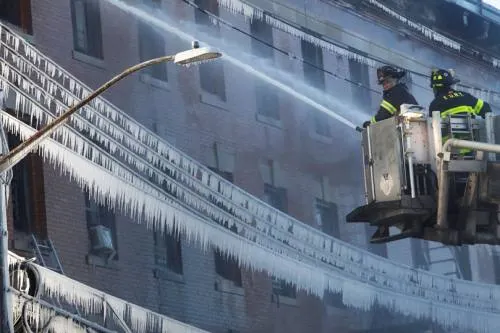 Vide: Sube cifra de heridos en nuevo incendio en el Bronx