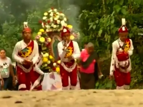 Hacen ritual al Dios Sol para que sane el volador de Papantla