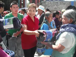 Donará BUAP cobertores a familias de escasos recursos de La Resurrección