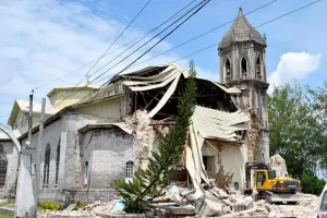 Terremoto en Filipinas deja al menos 93 muertos