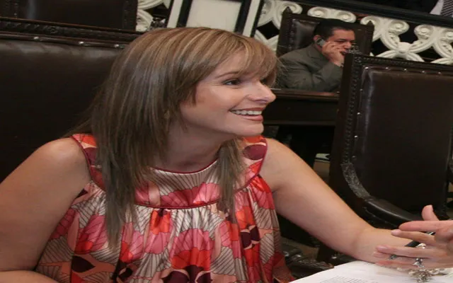 PRI-PVEM postularían a Nancy de la Sierra como diputada