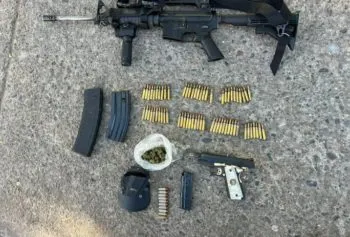 Tras persecución, Gabinete de Seguridad captura a un hombre con dos armas de fuego en Sinaloa