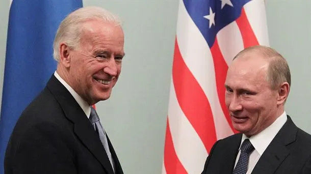 Biden y Putin hablarán por teléfono este sábado