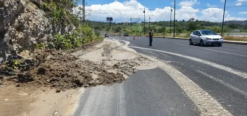 Atiende Infraestructura tres derrumbes en Periférico Ecológico