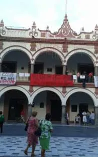 YoSoy132 toma balcón del Palacio Municipal de Veracruz