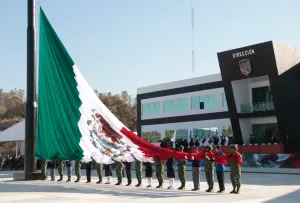 Encabeza Gali ceremonia conmemorativa del Día de la Bandera
