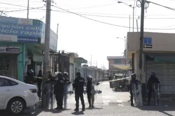 Fiscalía de Puebla localiza restos óseos durante cateos en el mercado Morelos
