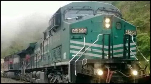 Se enfrentan roba trenes y policías en Veracruz; hay 11 heridos
