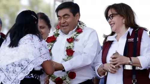 Barbosa encabeza con 54% la intención del voto en Puebla
