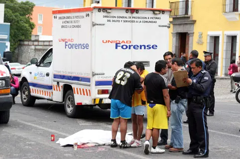 Arrollan y dan muerte a mujer frente a Casa Aguayo