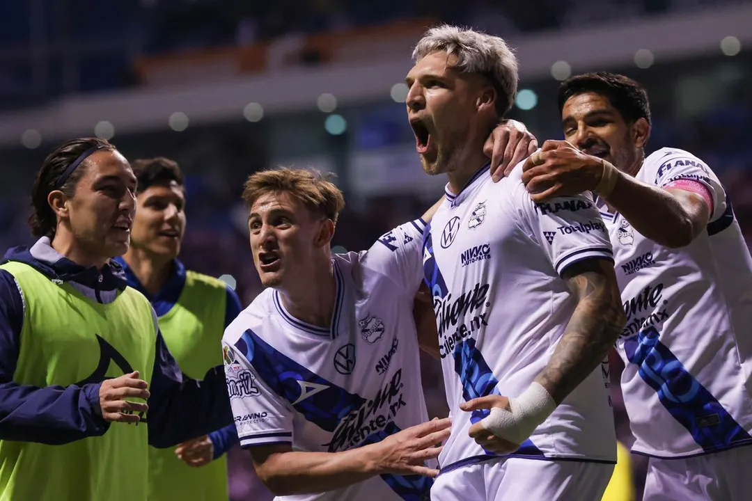 Club Puebla Chivas Apertura 24