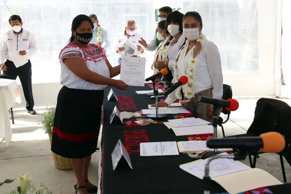 Inicia SEP Proyecto Educativo Regional con artesanas de la Sierra Norte