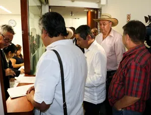 Dictan formal prisión a líder de la CNTE por ‘lavado de dinero’