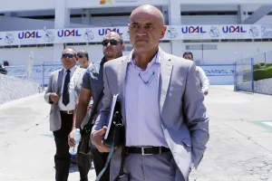 El Chelís se pone la playera de Nueva Alianza y podría ser su candidato‏