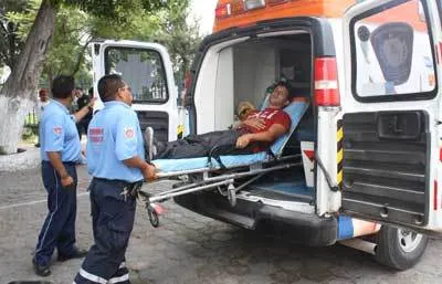 Policías de Tehuacán golpean a joven por tomarles una fotografía