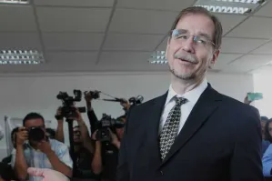Basave también se declara en contra de alianzas con PAN y PRI
