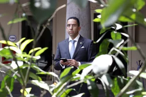 Bartlett gana a Lozano en demanda por daño moral y lo obligarán a pagar‏