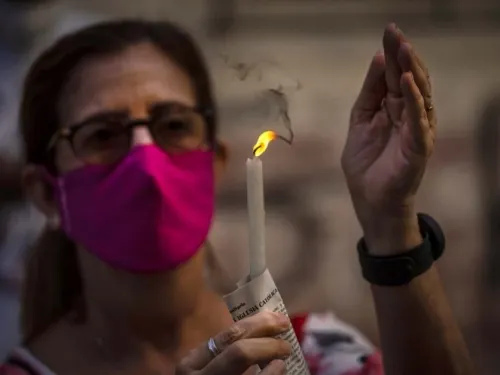 Cubanos ruegan a la Virgen de la Caridad para frenar coronavirus