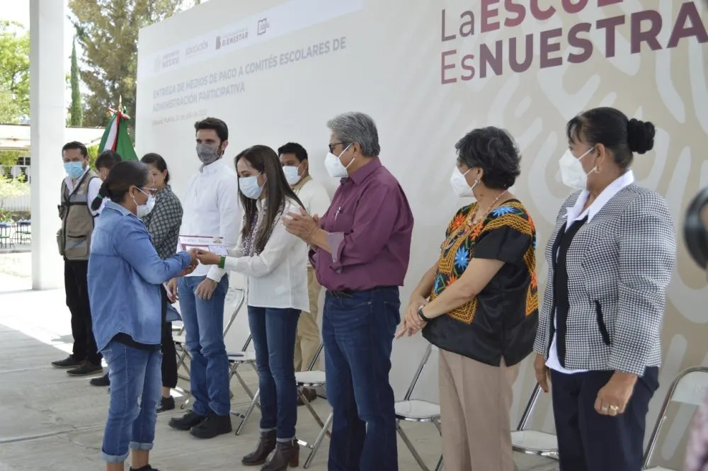 Reciben 40 planteles apoyos económicos del programa “La Escuela es Nuestra”