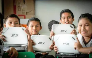 Pone SEP a grabar a alumnos con sus tablets