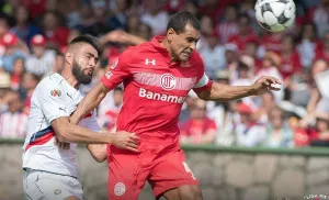 Toluca le gana 2-1 a Chivas