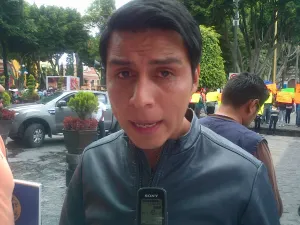 Egresados de bachilleratos bloquean paso en la Juan de Palafox