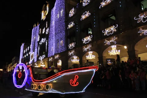 Encabeza Eduardo Rivera Desfile de Reyes Magos ante más de 150 mil capitalinos
