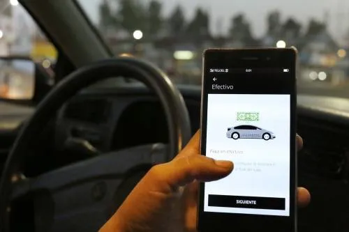 Soto Martínez pide revertir concesiones a UBER por competencia desleal contra taxistas