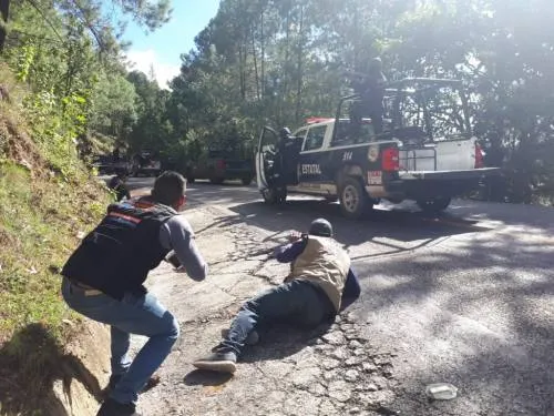 Grupo armado dispara contra desplazados y periodistas en Guerrero