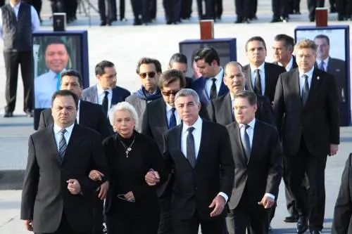 Le gritan “asesinos” y “fuera Morena” a Olga Sánchez durante homenaje luctuoso a MEA