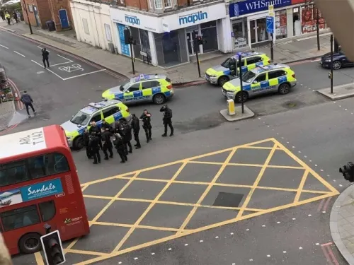 Abaten a hombre en Londres tras apuñalar a varias personas